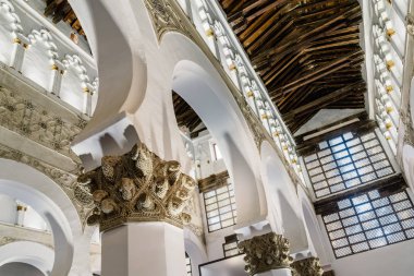 Saint Mary beyaz Synagogue Toledo iç görünümü