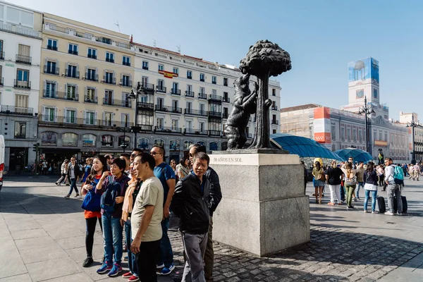 Statue de l'ours et du fraisier à Madrid — Photo