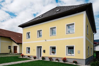 Avusturya geleneksel bir evde doğal görünümünü