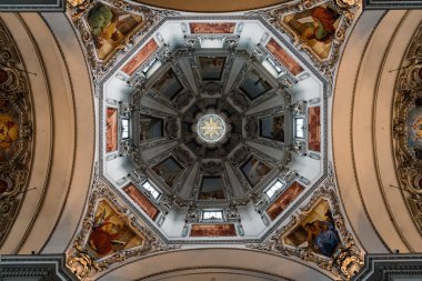 Salzburg katedral iç görünüm
