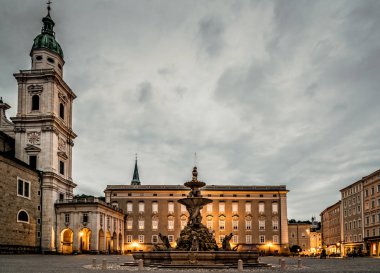 Residenzplatz Salzburg doğal görünümünü