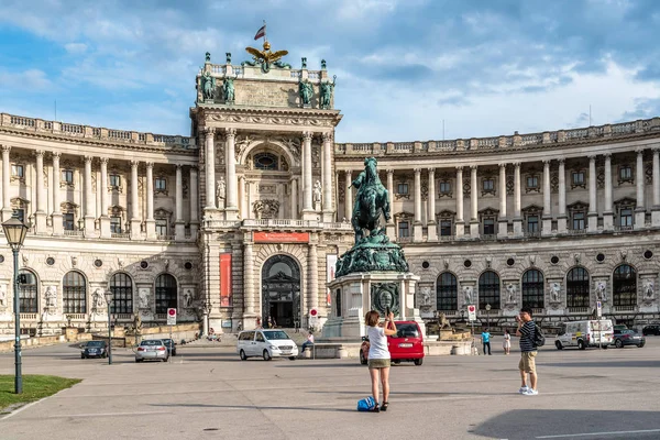 Εθνική Βιβλιοθήκη της Αυστρίας στο τουριστικό στη Βιέννη — Φωτογραφία Αρχείου