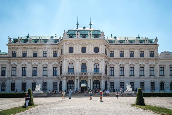 Мальовничий вид на музей Belvedere Відні — стокове фото