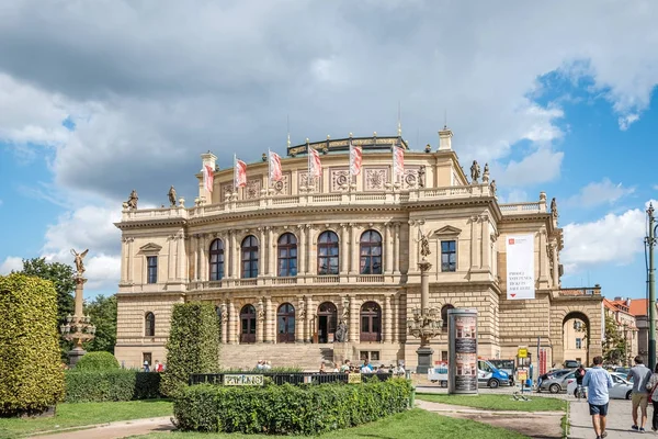 Vista ao ar livre do Rudolfinum em Praga — Fotografia de Stock