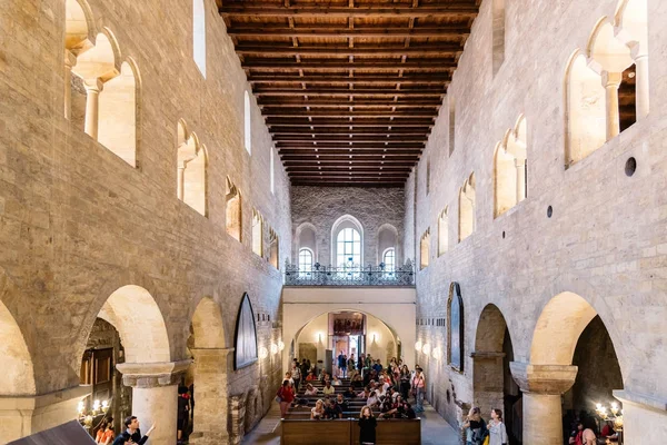 Vista interior da igreja de São Jorge em Praga — Fotografia de Stock