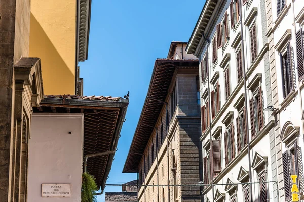 Vista a basso angolo degli edifici a Firenze — Foto Stock