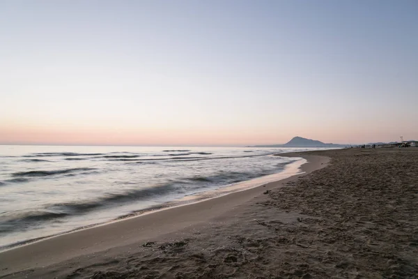 朝の空を背景の海の景色 — ストック写真