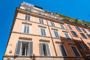 Roma'daki binaların düşük açılı görünüş