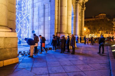 Alcala Puerta Madrid gece Noel zamanında