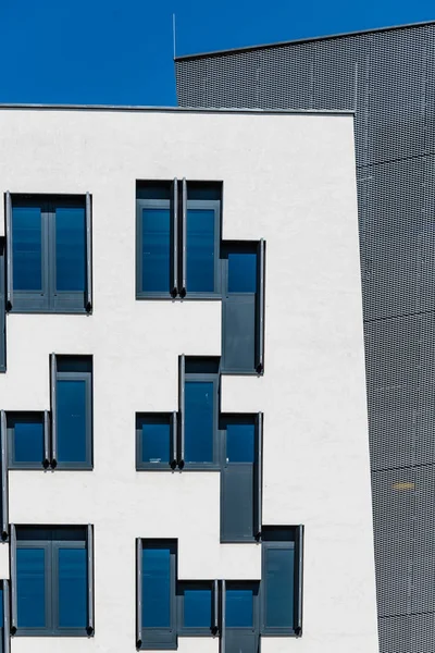 Nowoczesną architekturę budynku w na Uniwersytecie w Wiedniu — Zdjęcie stockowe