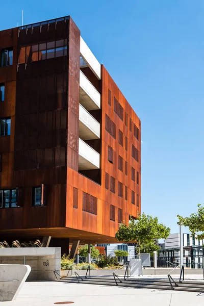 Modern arkitektur byggnad i Wiens universitet — Stockfoto