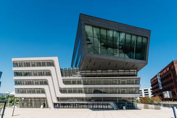 Viyana Üniversitesi Bina Modern mimari