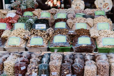 Viyana Naschmarkt. Bir gıda ve bit pazarı.