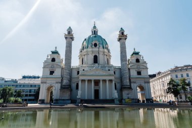 Karlsplatz Viyana'da Borromeo'nun açık görünümü