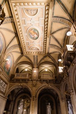 Düşük açılı görünümü ana salonu, Viyana Devlet Opera of