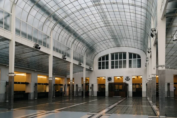 主要ホールのオーストリア郵便貯金銀行ウィーンの建築 — ストック写真
