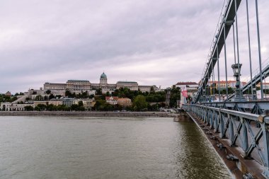 Cityscape zincir köprü Budapeşte'den Buda Kalesi