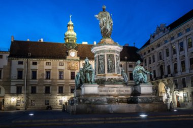 Kaiser Franz ben gece Viyana Hofburg Sarayı'anıt