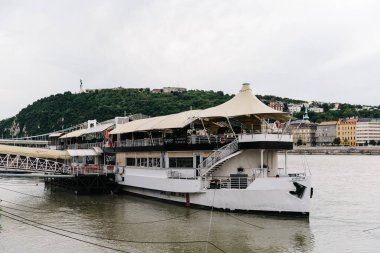 Tuna Nehri Budapeşte'de yolcu gemisi