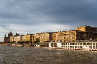 Tuna Nehri Budapeşte'de yolcu gemilerine
