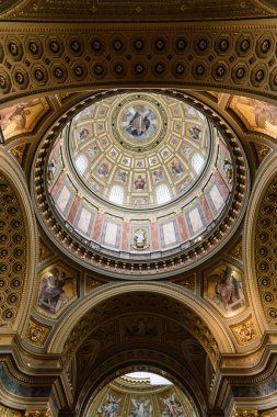 Kubbe St Stephen Bazilikası Budapeşte'düşük açılı görünüş