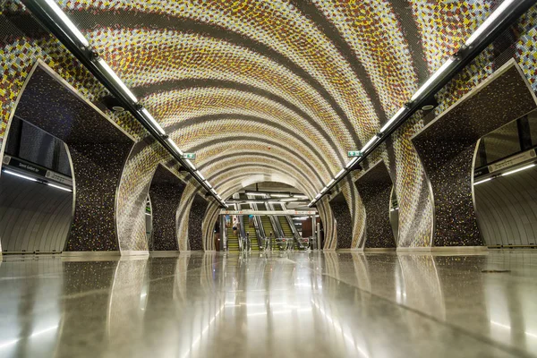Fovam ter, Budapeşte Metro İstasyonu satır 4 içinde iç görünümü
