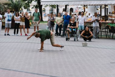 Budapeşte'de Meydanı'nda sokak sanatçıları