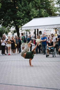 Budapeşte'de Meydanı'nda sokak sanatçıları