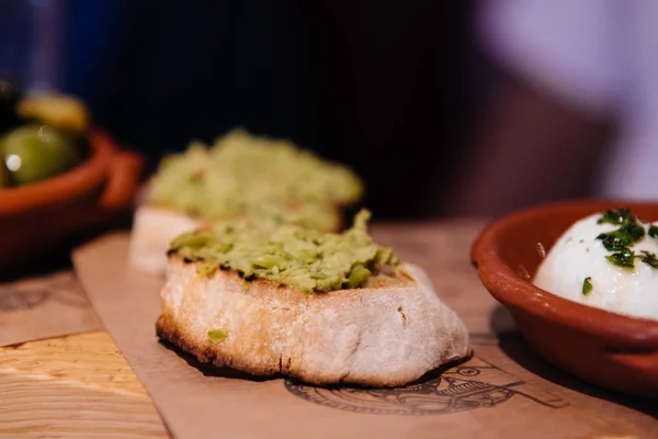 Toast med guacamole — Stockfoto
