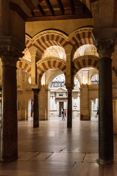 Vista interior de la Gran Mezquita de Córdoba — Foto de Stock