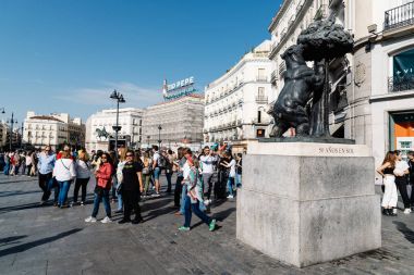 Ayı ve kocayemiş Madrid heykeli