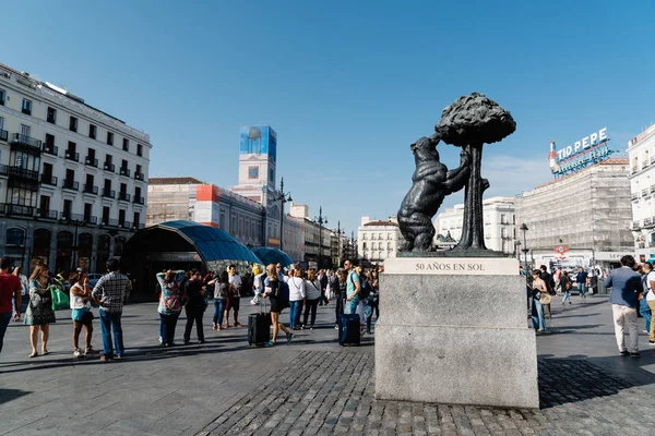 Statue des Bären und des Erdbeerbaums in Madrid — Stockfoto