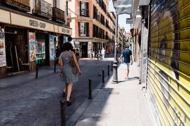 Madrid Malasaña bölgesinde sokak sahne