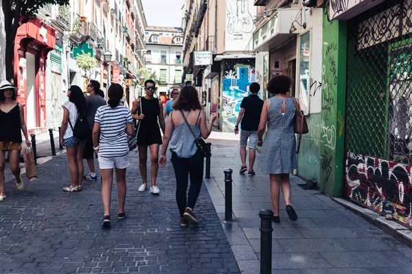 Madrid Malasaña bölgesinde sokak sahne — Stok fotoğraf