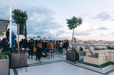 Kafede Circulo de Bellas Artes Madrid Roo zevk insanlar