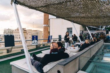 Kafede Circulo de Bellas Artes Madrid Roo zevk insanlar