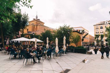 Madrid Malasaña bölgesinde sokak sahne