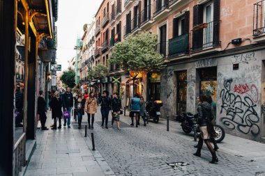 Madrid Malasaña bölgesinde sokak sahne