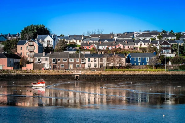 Scenic view of the harbor of Kinsale — Stock Photo, Image