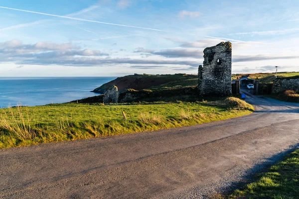 Vista panorâmica da península de Kinsale com colinas verdes ao pôr do sol — Fotografia de Stock