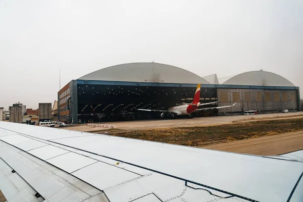 Aviones en hangar — Foto de Stock