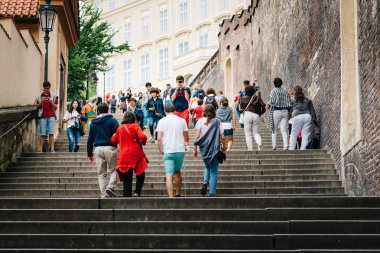 Prague Castle merdiven gidiş turist