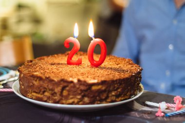 Çikolatalı kek sayısı yirmi mum