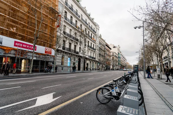 Calle comercial de lujo en Madrid — Foto de Stock