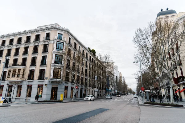 Luxe winkelstraat in Madrid — Stockfoto