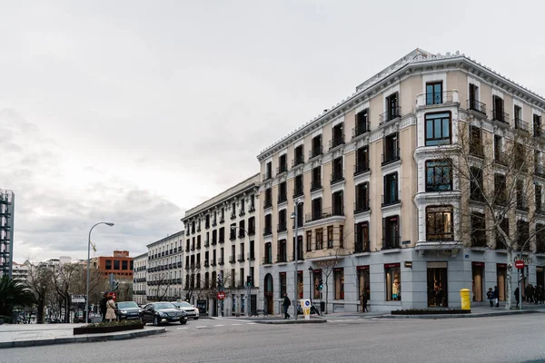 Rua comercial de luxo em Madrid — Fotografia de Stock