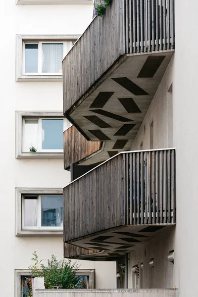Modernt bostadshus i Innsbruck — Stockfoto