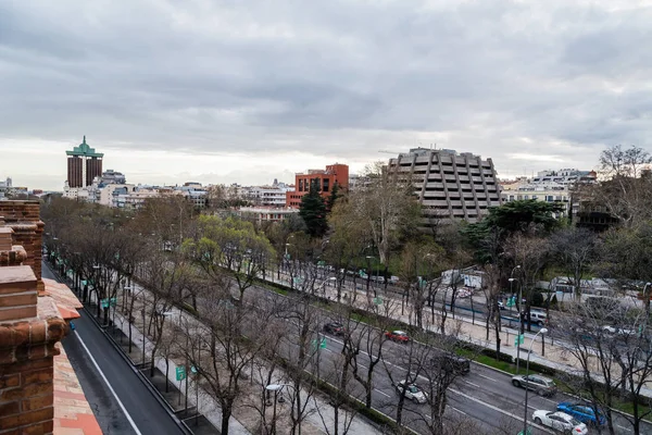 Vista panorámica de la Avenida Castellana en Madrid — Foto de Stock