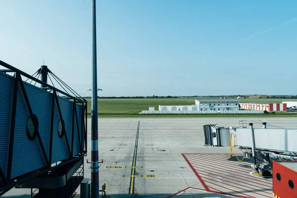 Jetway in aeroporto — Foto Stock