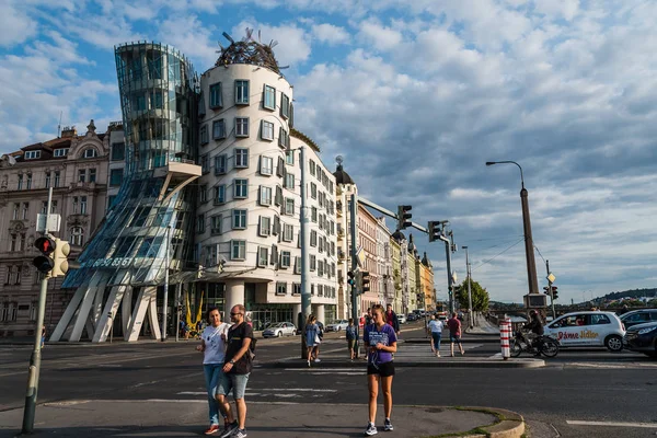 Dancing house office building in Prague — Stock Photo, Image